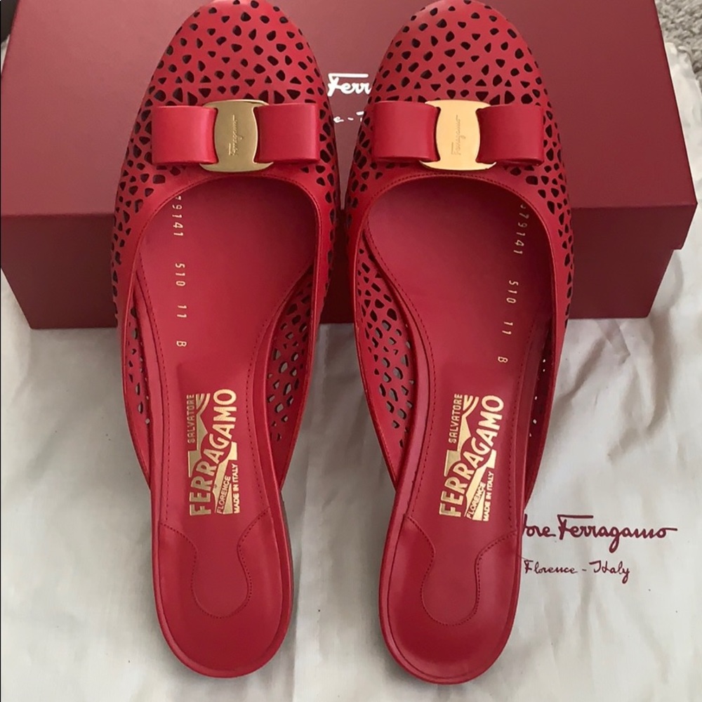 Authentic Salvatore Ferragamo slides size 11